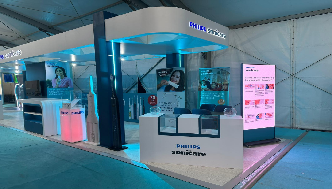 Philips Sonicare büyük alan tanıtım standı — teal aydınlatmalı geniş alan